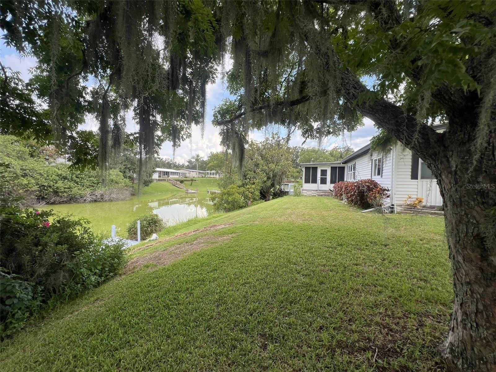 FLORAL LAKES - Residential