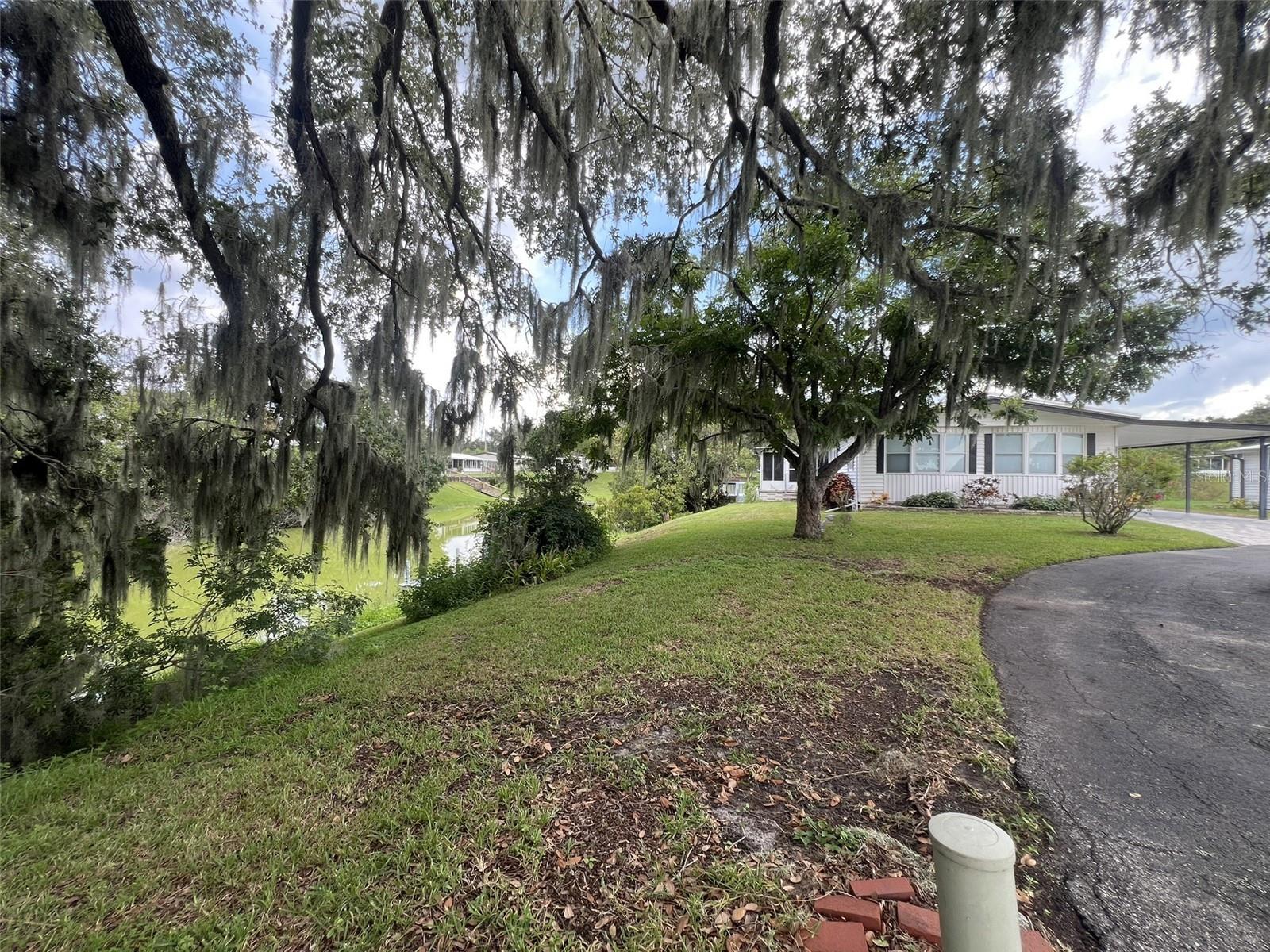 FLORAL LAKES - Residential