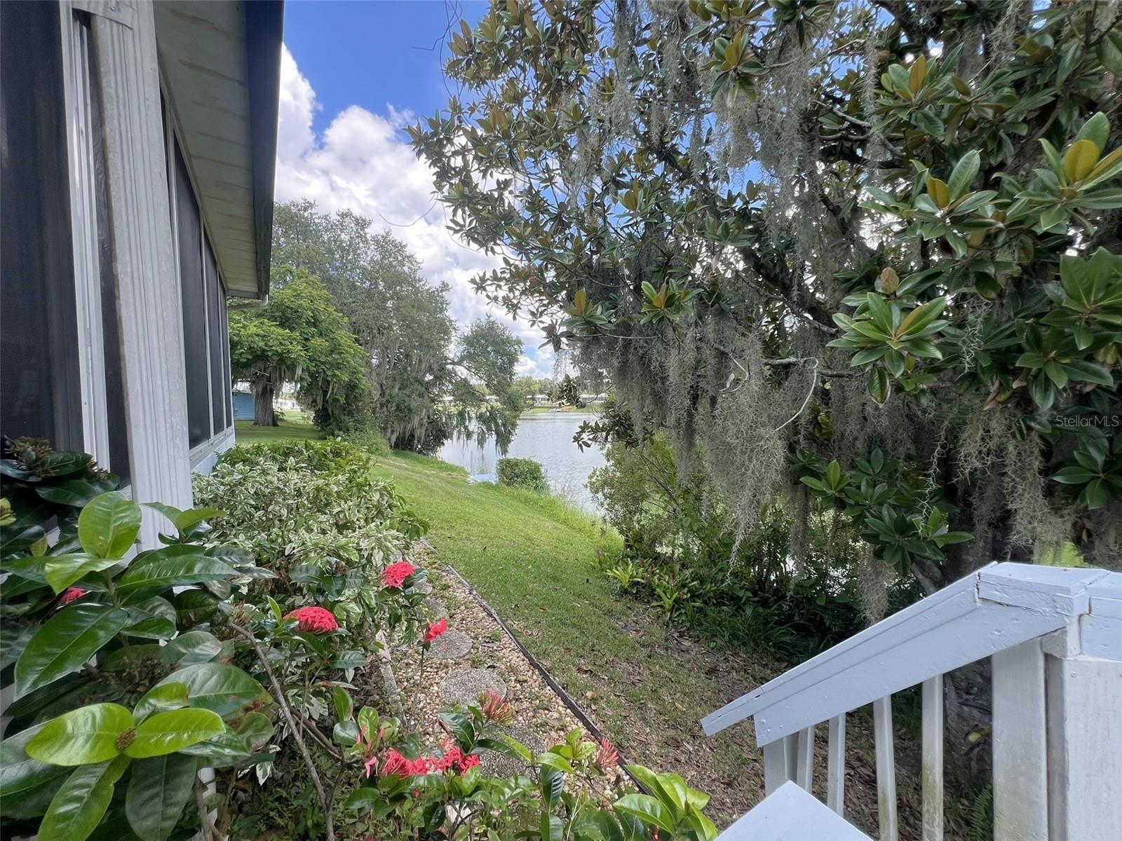 FLORAL LAKES - Residential