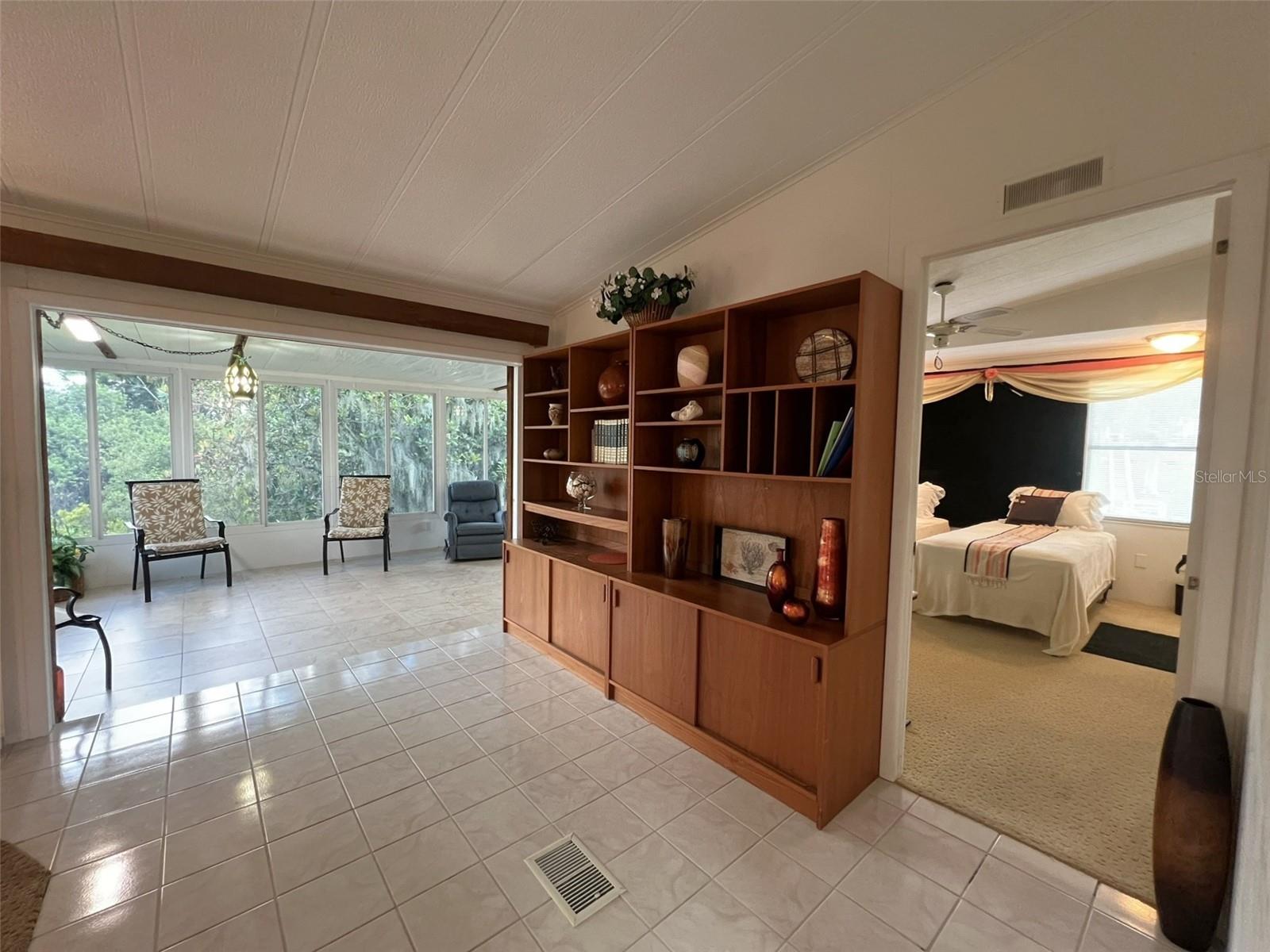 FLORAL LAKES - Residential