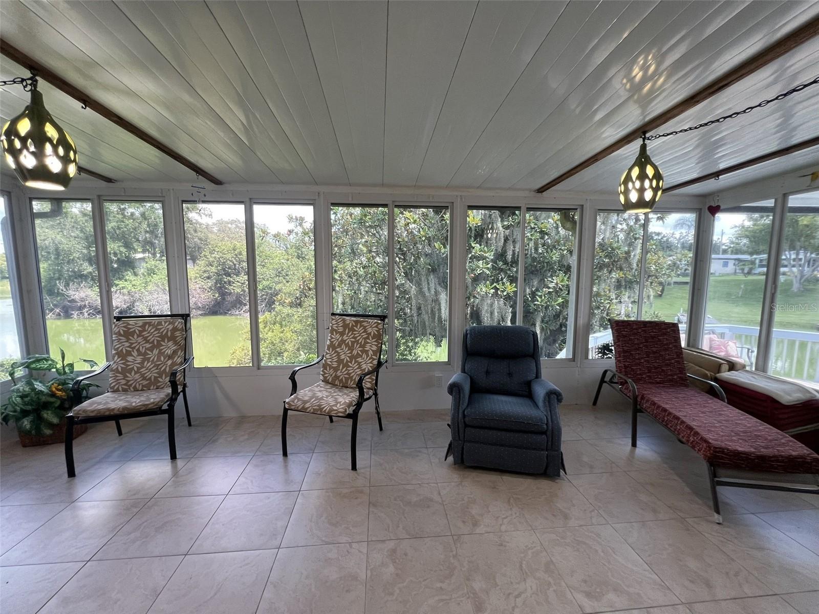 FLORAL LAKES - Residential