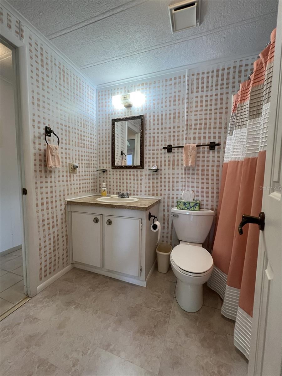 FLORAL LAKES - Residential