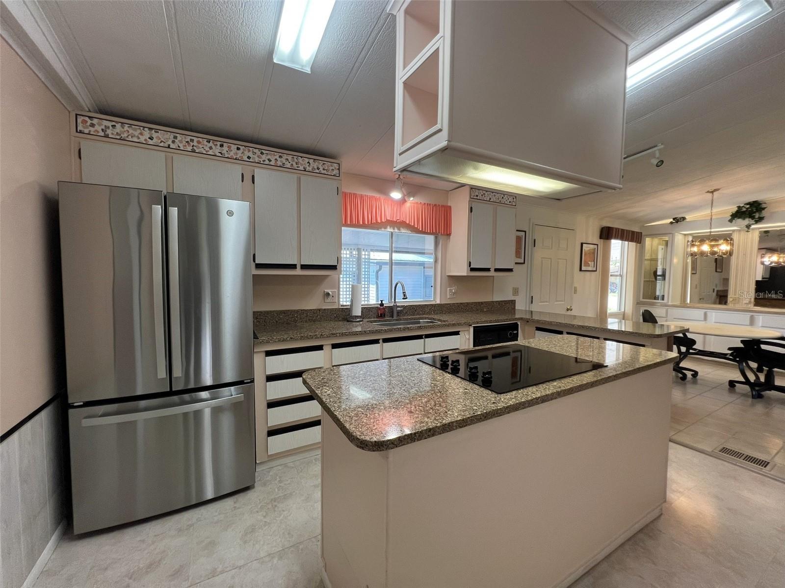 FLORAL LAKES - Residential