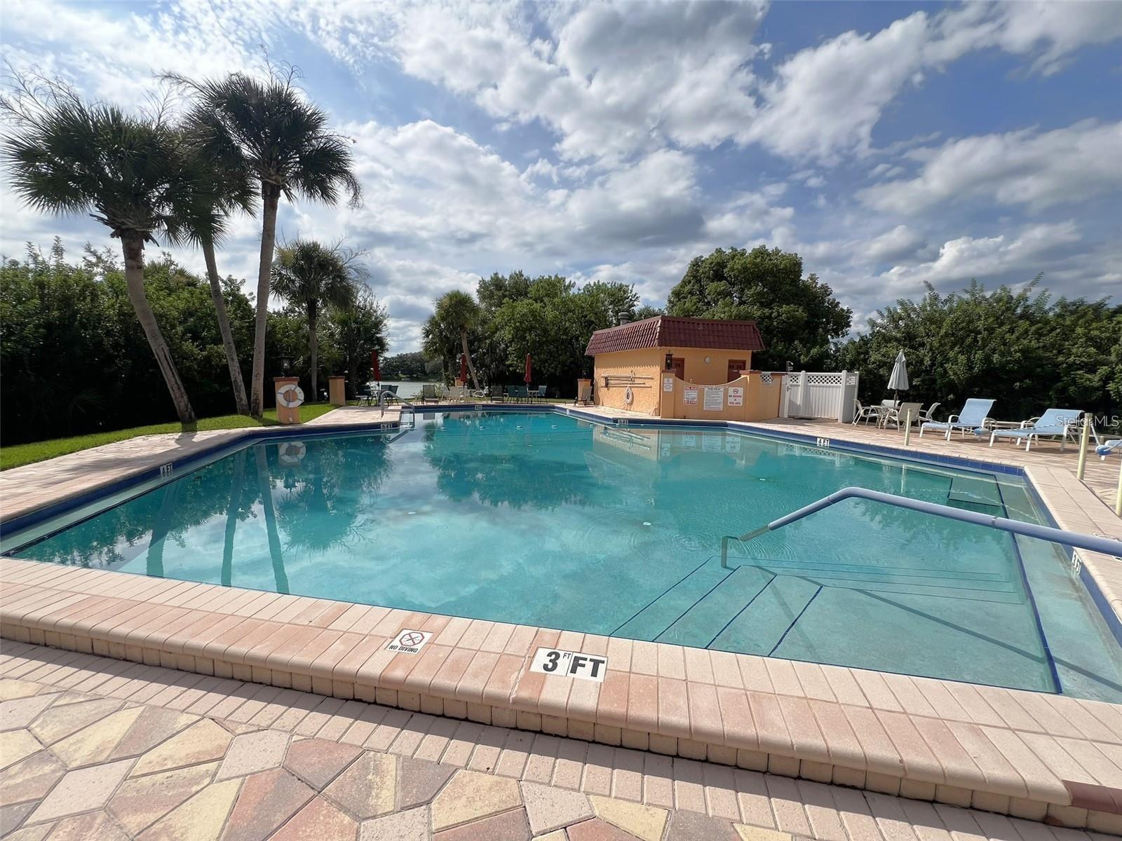 FLORAL LAKES - Residential