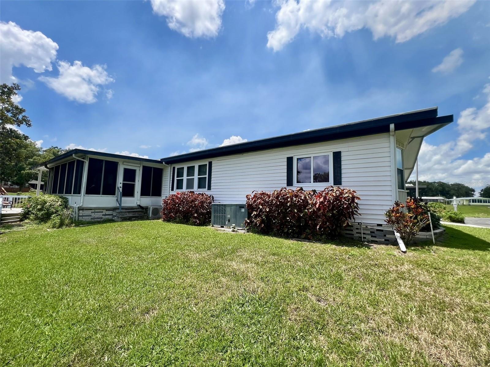 FLORAL LAKES - Residential