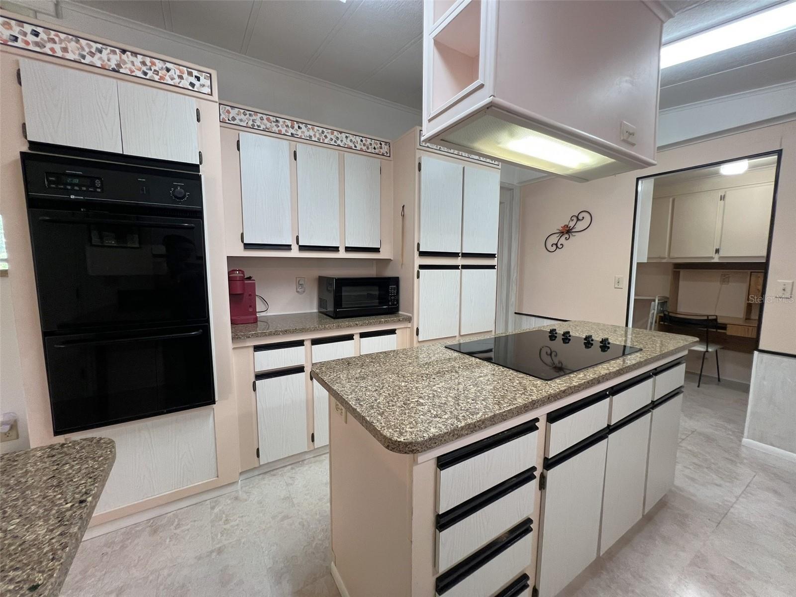 FLORAL LAKES - Residential