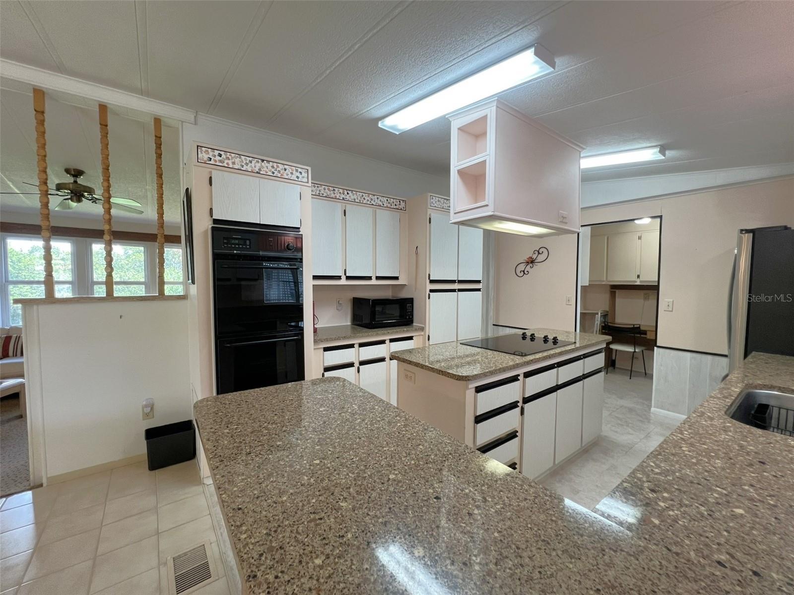 FLORAL LAKES - Residential