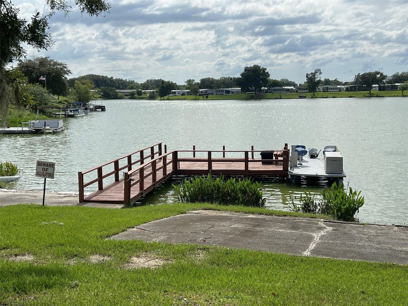 FLORAL LAKES - Residential