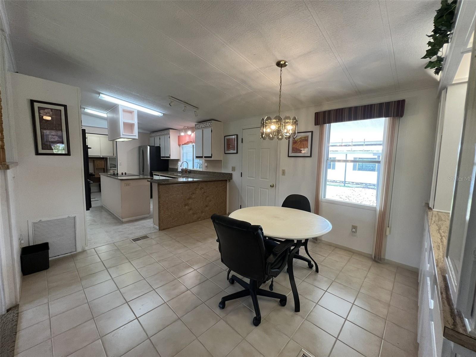 FLORAL LAKES - Residential