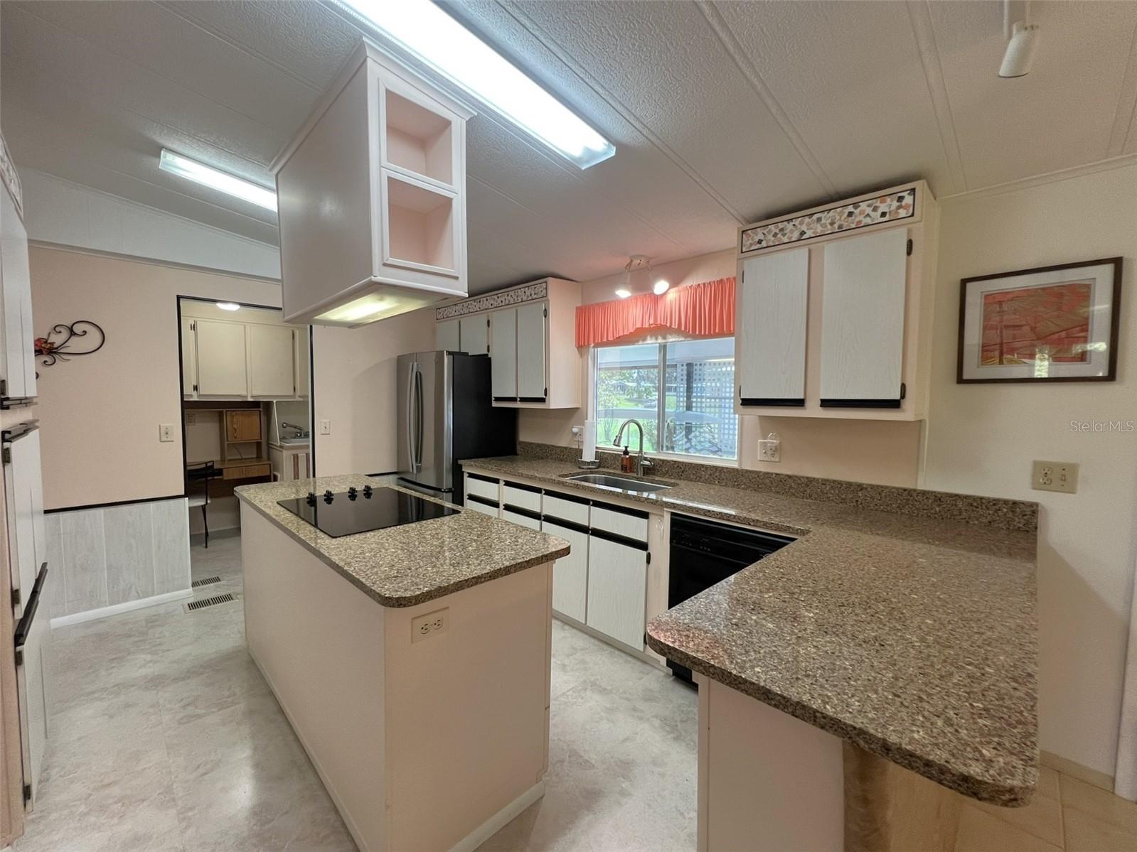 FLORAL LAKES - Residential