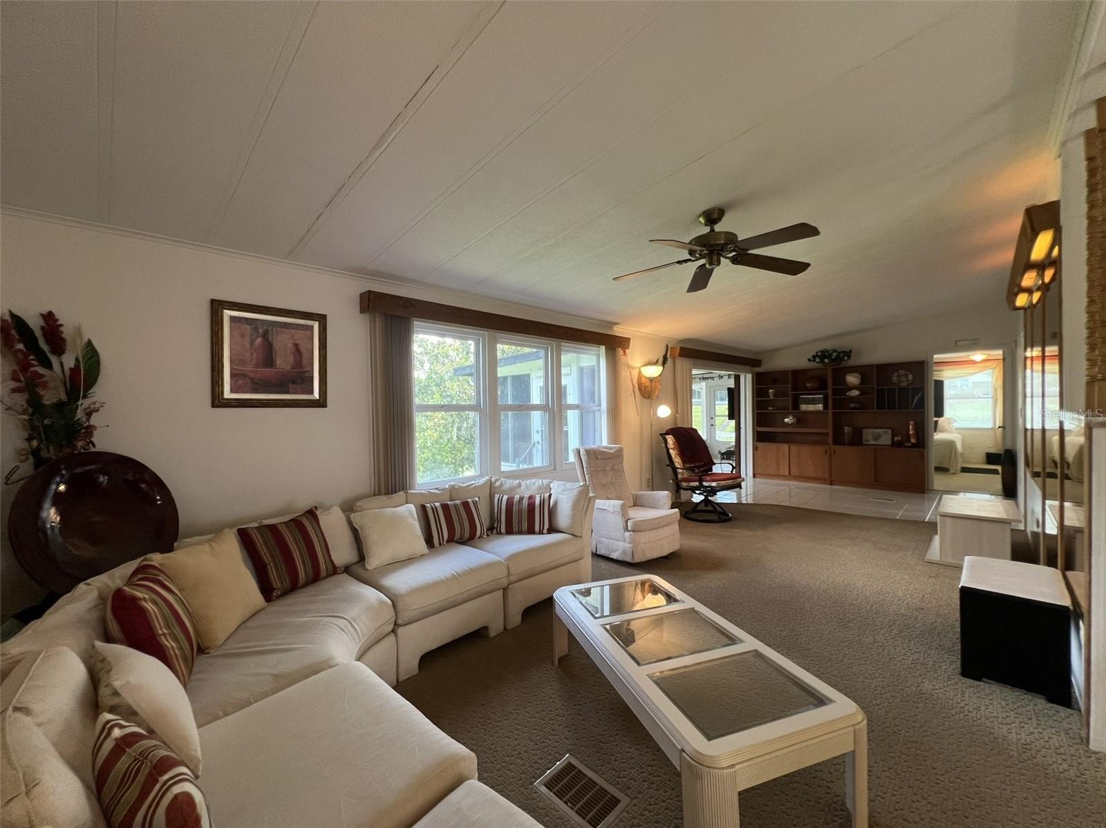 FLORAL LAKES - Residential