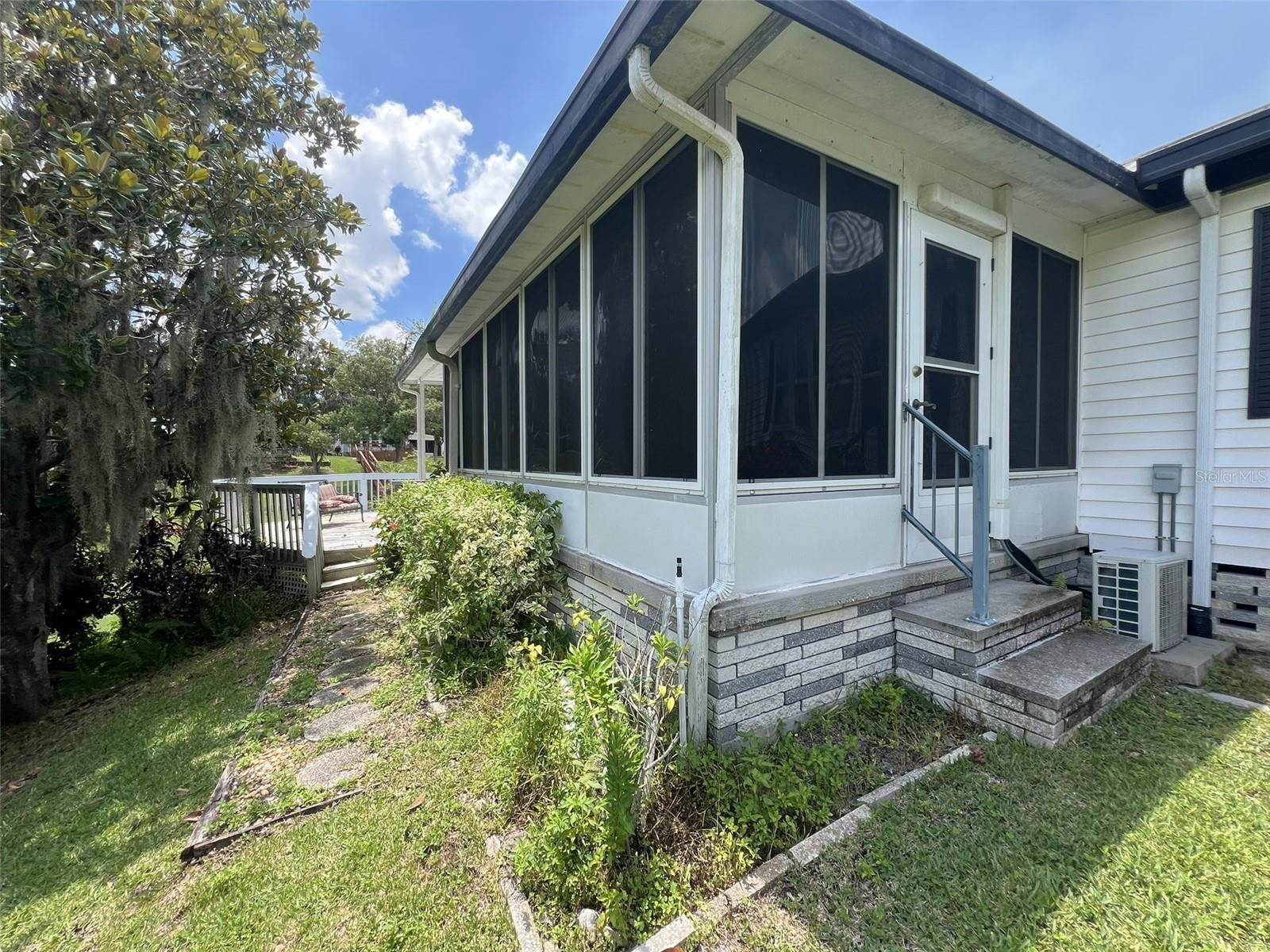 FLORAL LAKES - Residential