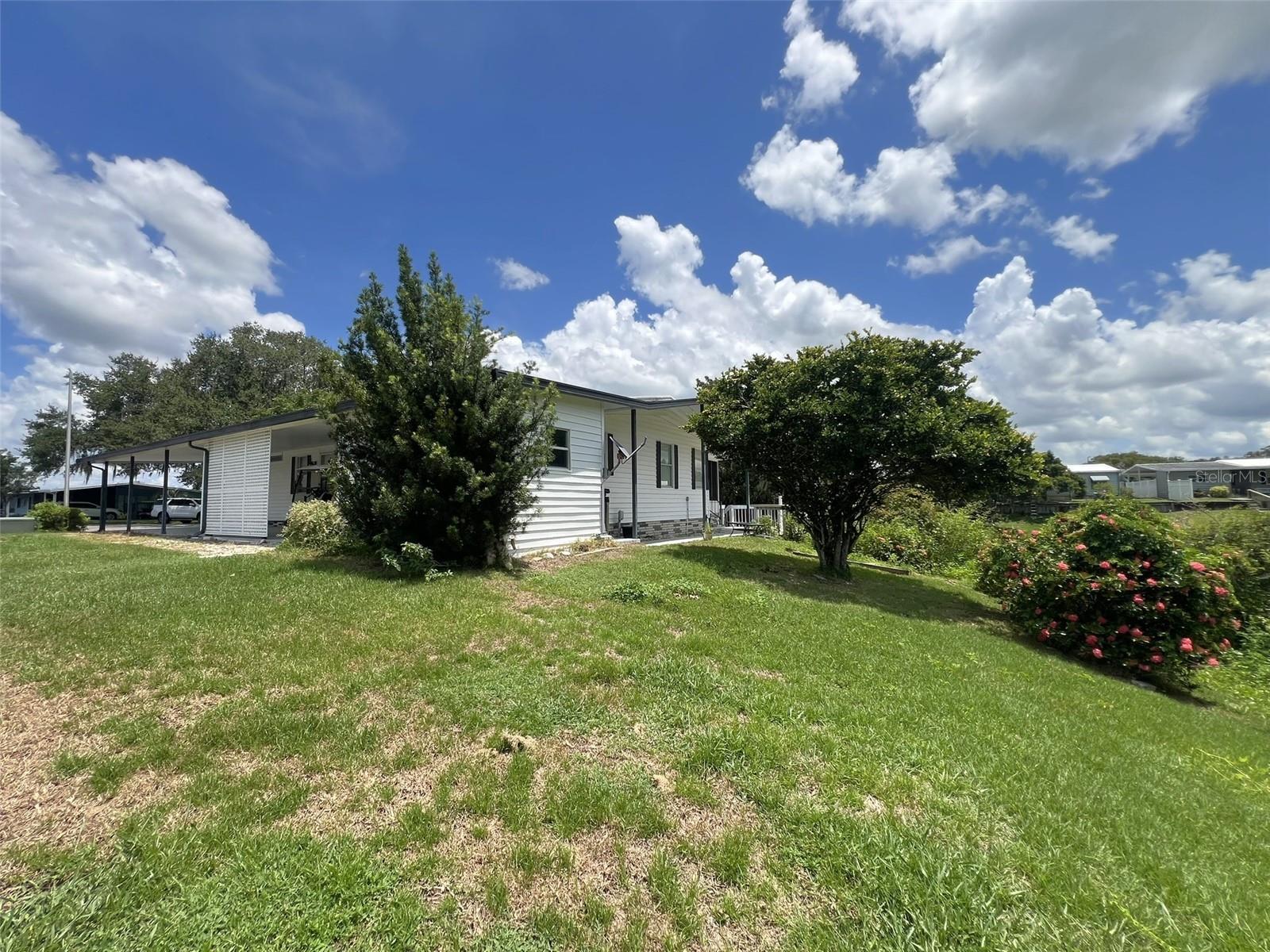 FLORAL LAKES - Residential