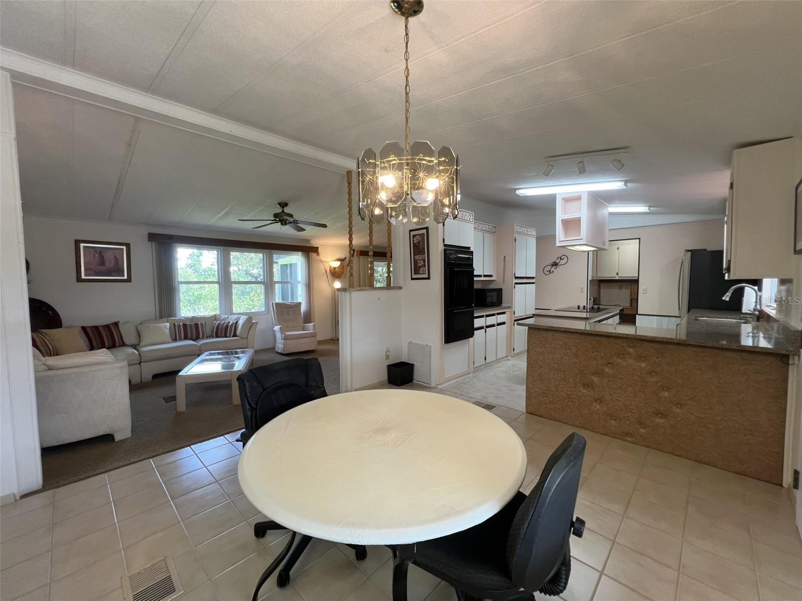 FLORAL LAKES - Residential