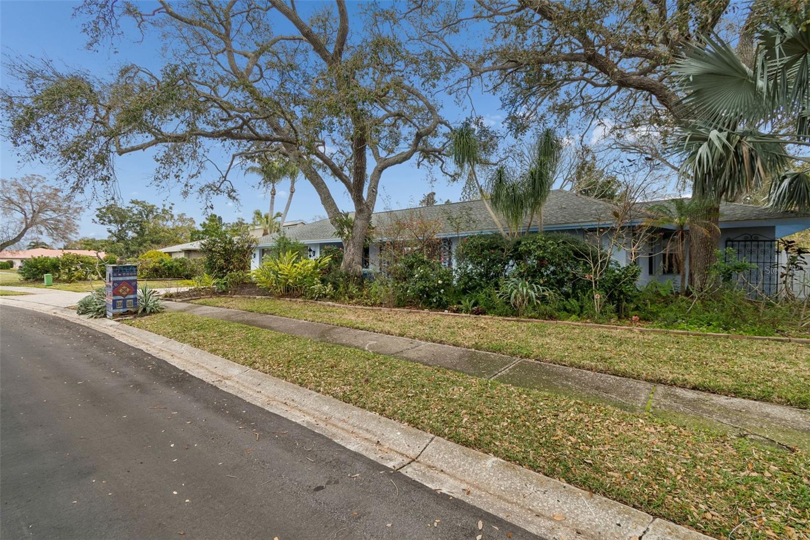 BLUFFS THE - Residential