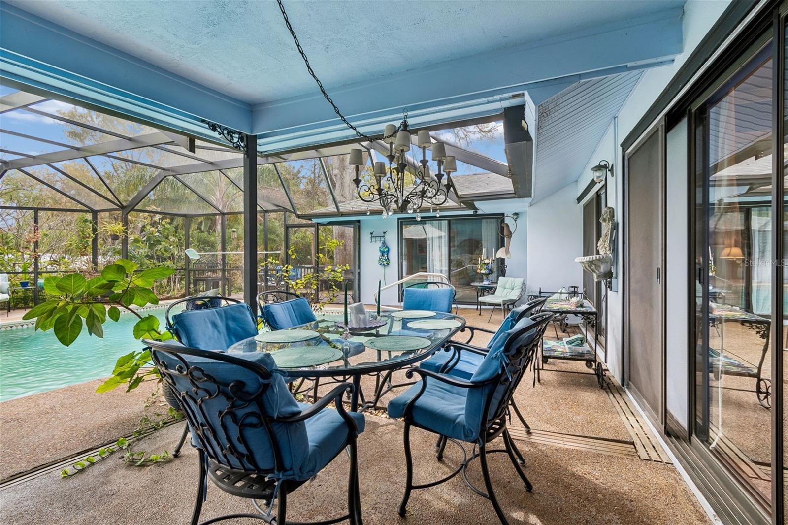 BLUFFS THE - Residential