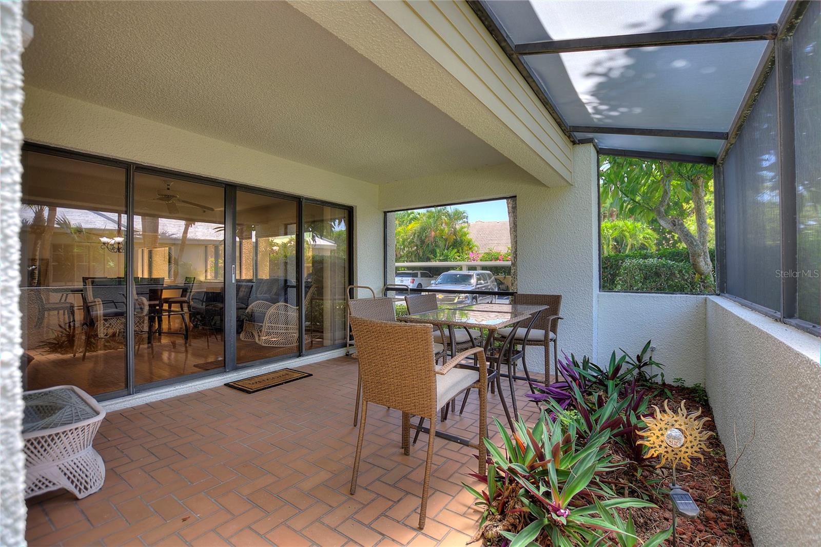 OAK HARBOUR CONDO 01-04 - Residential