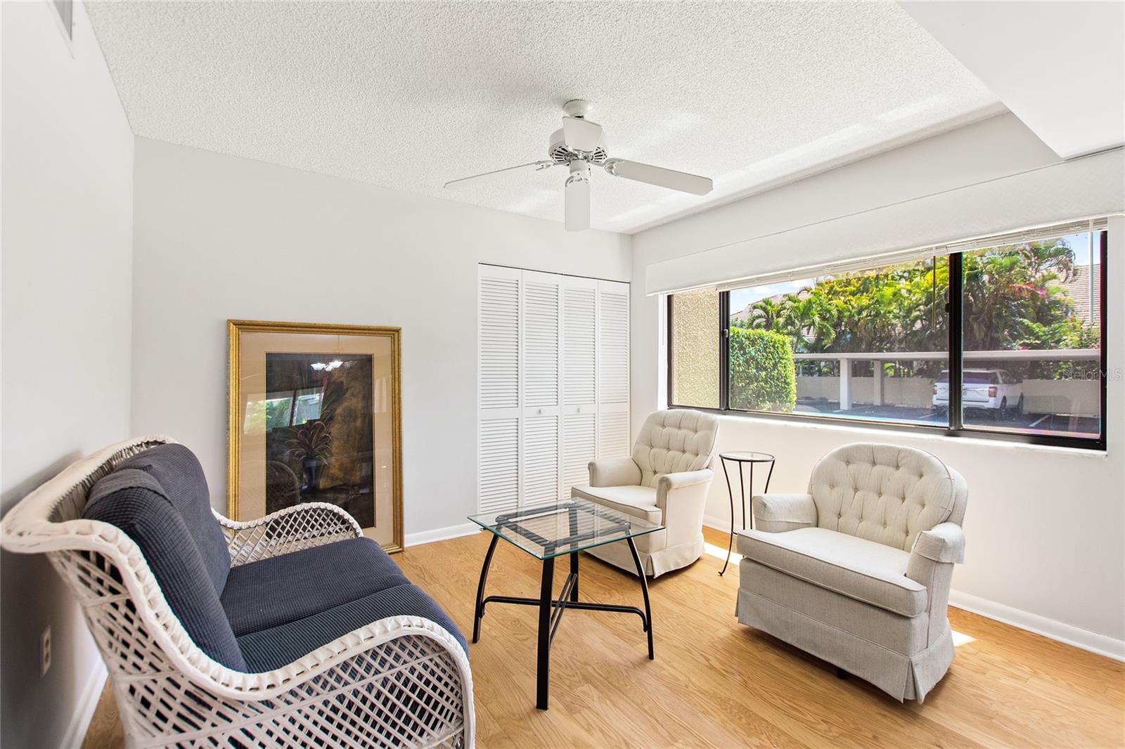 OAK HARBOUR CONDO 01-04 - Residential