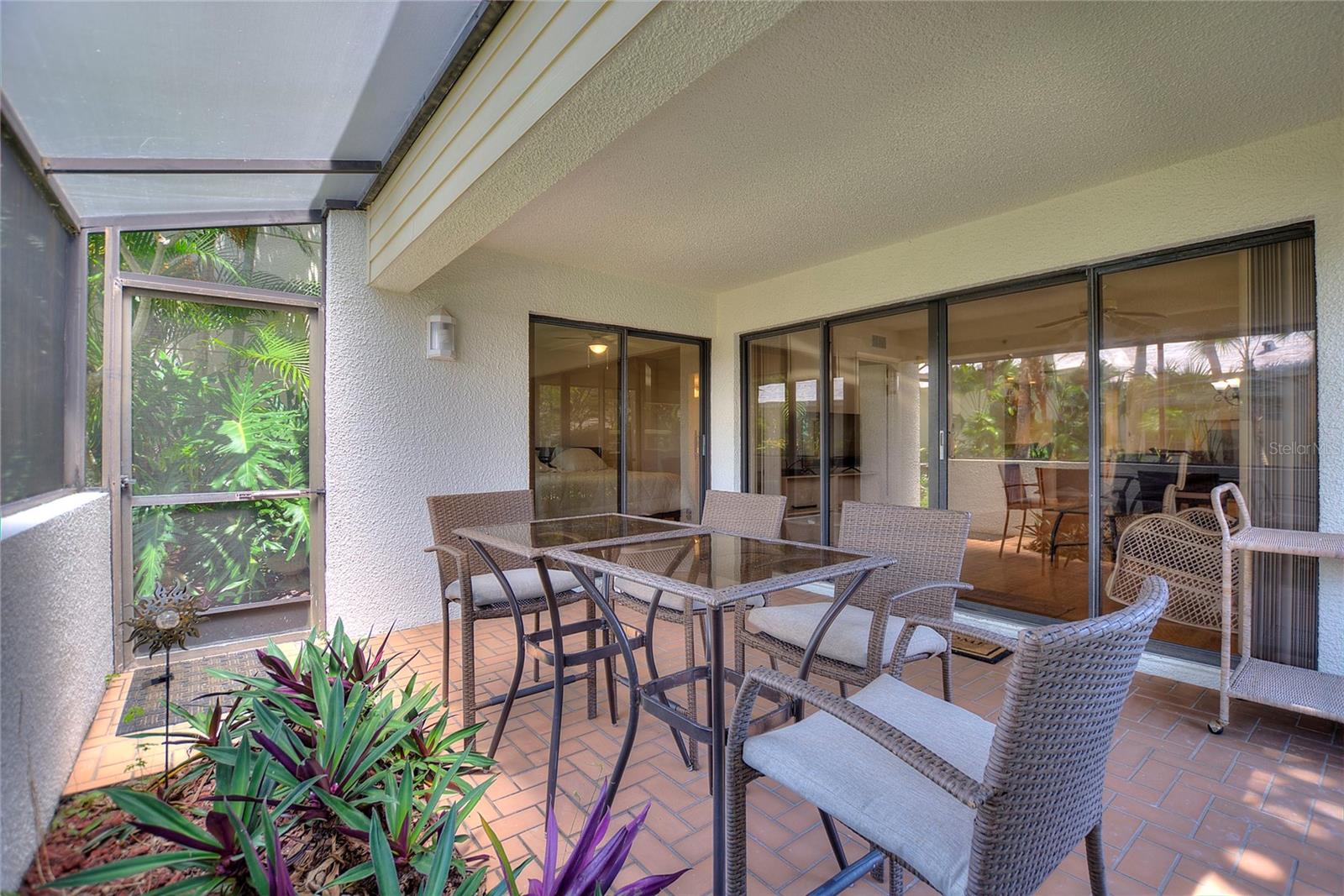 OAK HARBOUR CONDO 01-04 - Residential