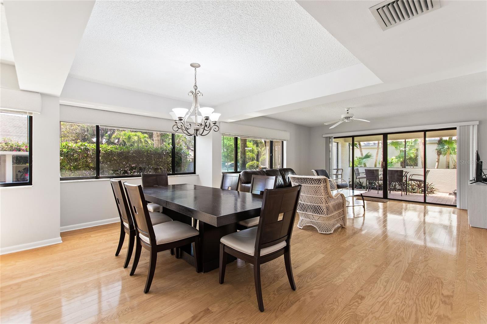 OAK HARBOUR CONDO 01-04 - Residential