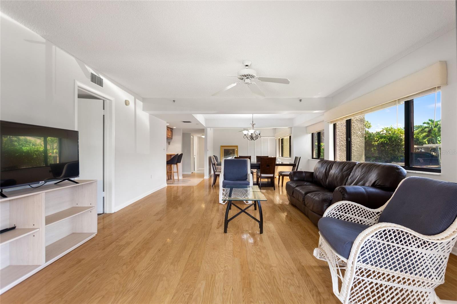 OAK HARBOUR CONDO 01-04 - Residential