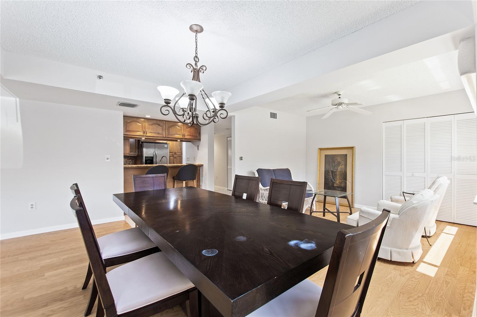 OAK HARBOUR CONDO 01-04 - Residential