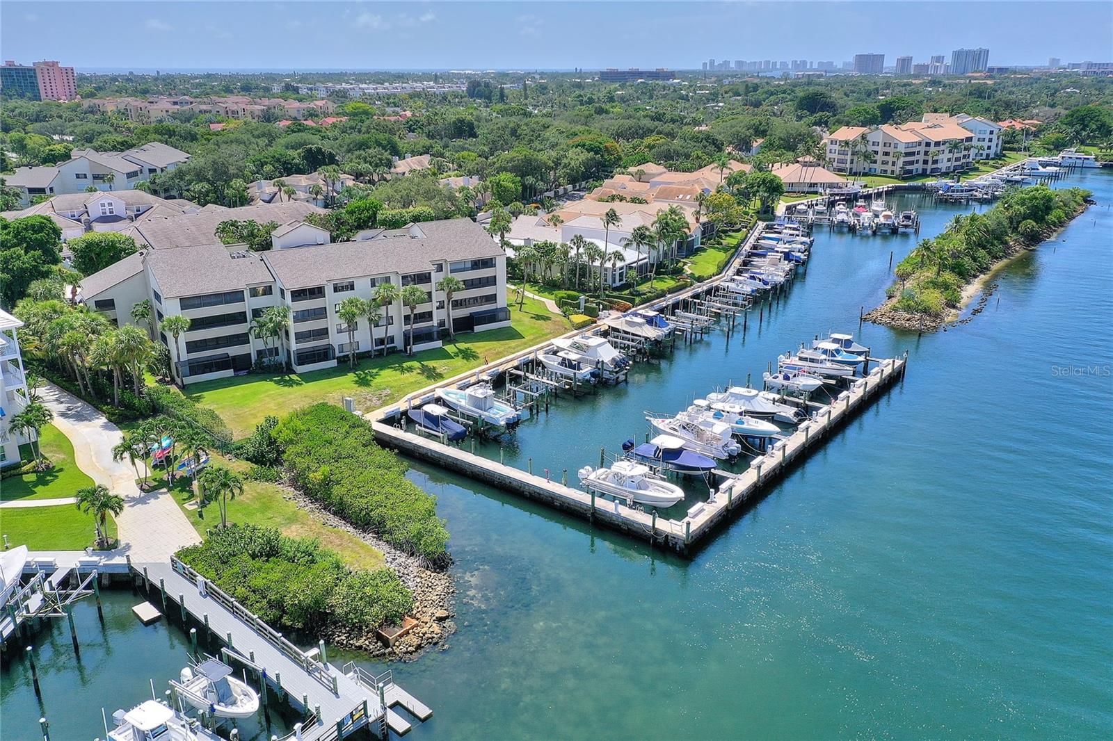 OAK HARBOUR CONDO 01-04 - Residential