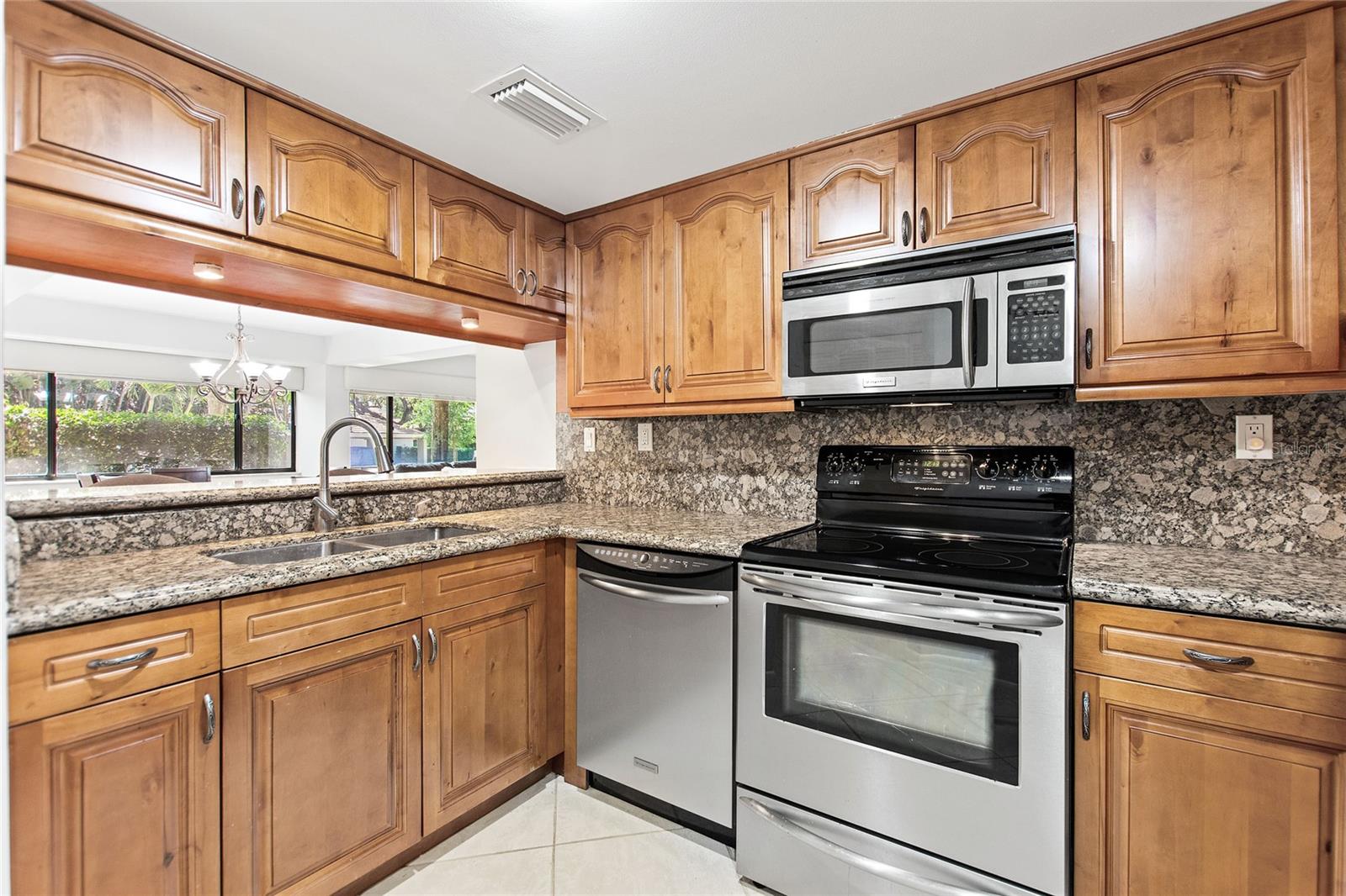 OAK HARBOUR CONDO 01-04 - Residential