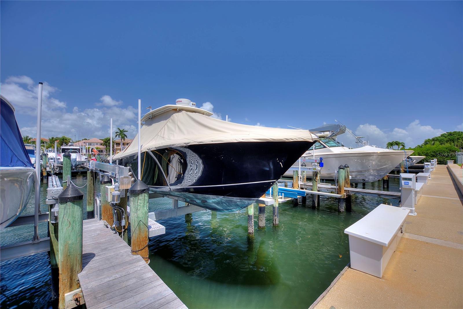 OAK HARBOUR CONDO 01-04 - Residential