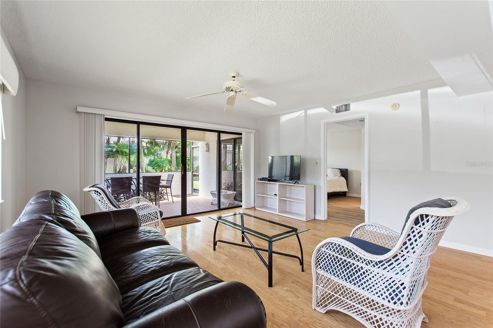 OAK HARBOUR CONDO 01-04 - Residential