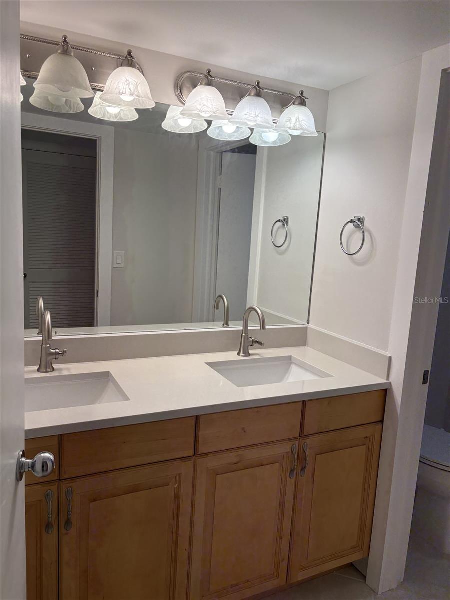 OAK HARBOUR CONDO 01-04 - Residential