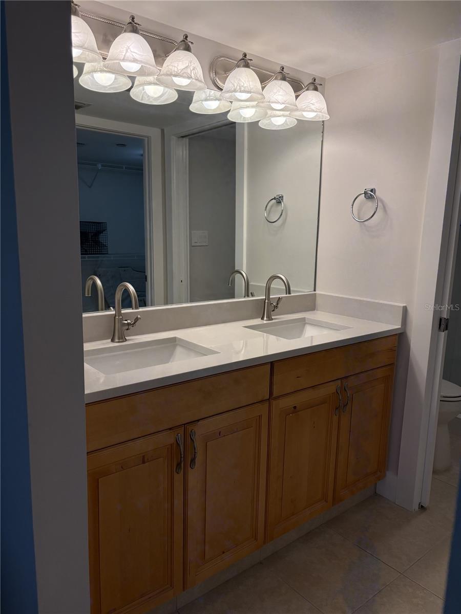 OAK HARBOUR CONDO 01-04 - Residential