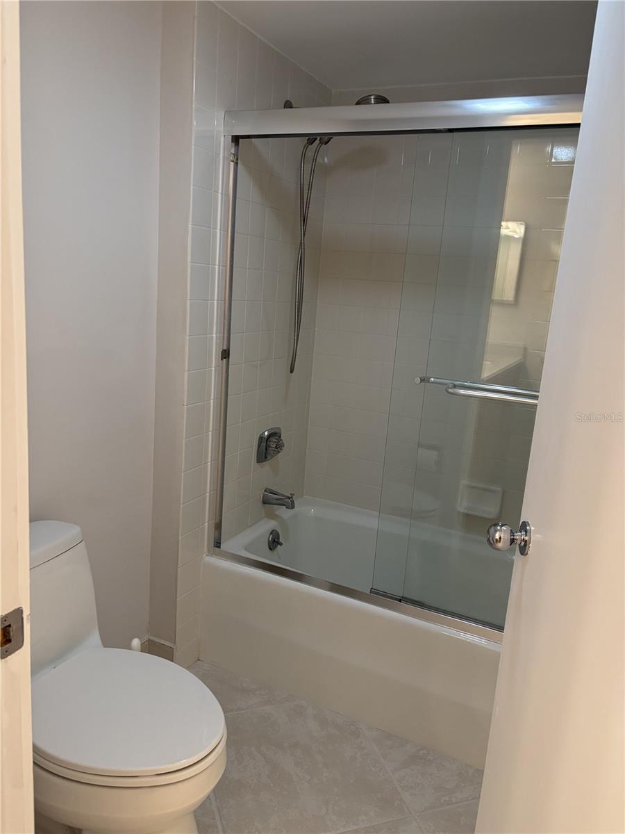 OAK HARBOUR CONDO 01-04 - Residential