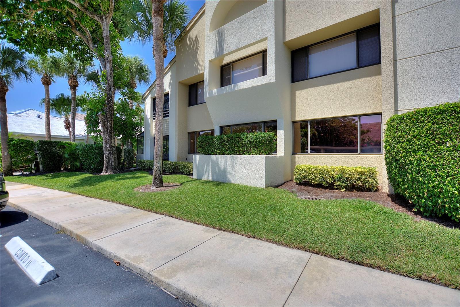 OAK HARBOUR CONDO 01-04 - Residential