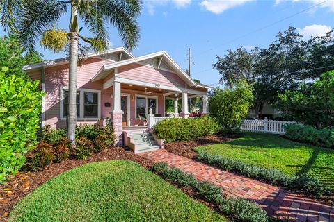 Photo of 819 E Pine Street, Orlando, FL 32801 (MLS # O6359705)