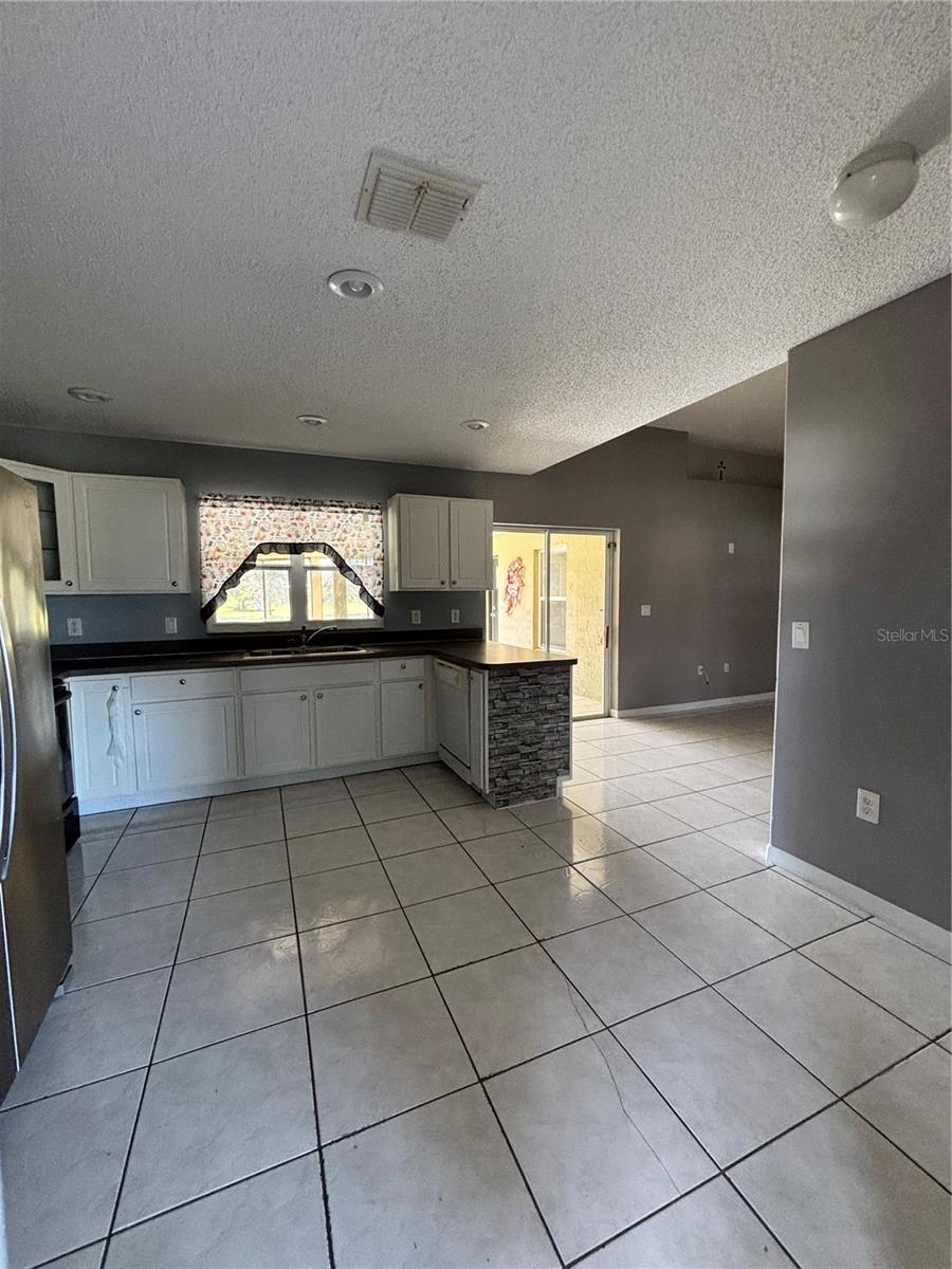 PLEASANT HILL LAKES UNIT 3 - Residential Lease