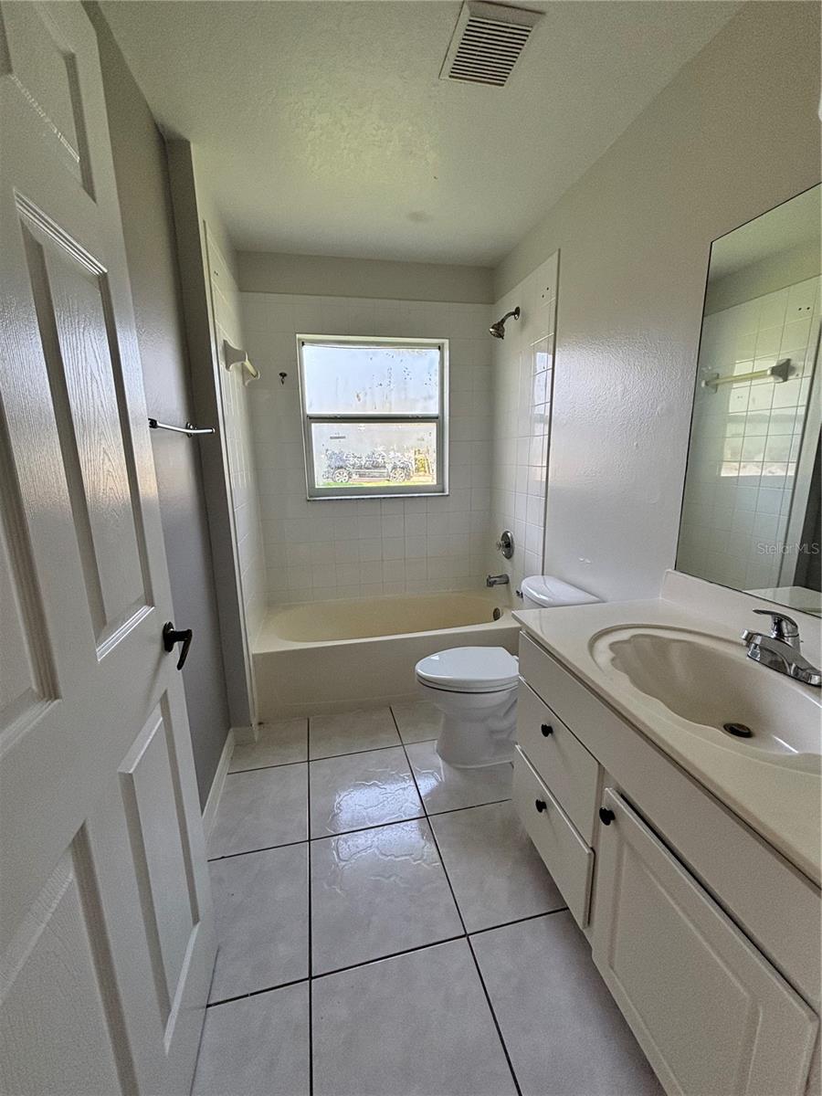 PLEASANT HILL LAKES UNIT 3 - Residential Lease