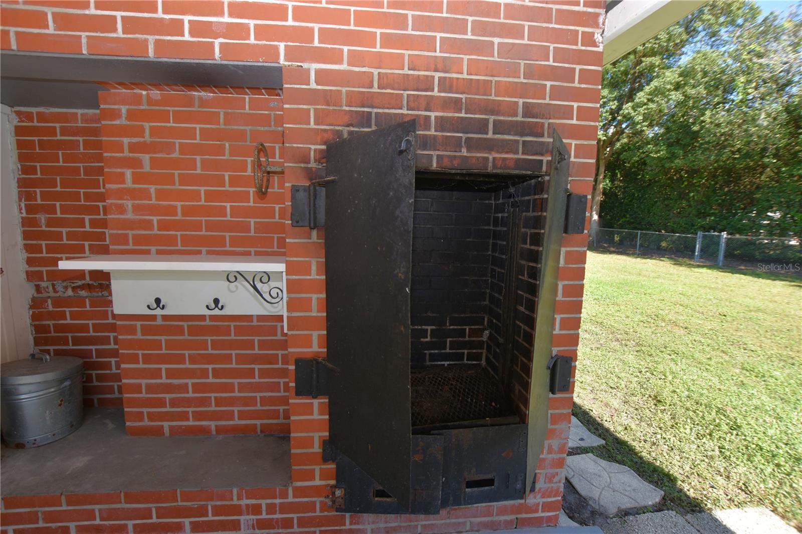 LAKE GIBSON ESTATES - Residential Lease