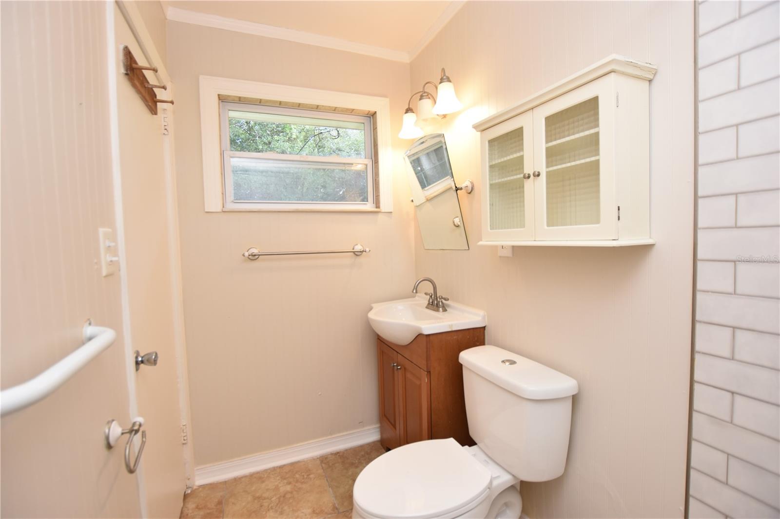 LAKE GIBSON ESTATES - Residential Lease