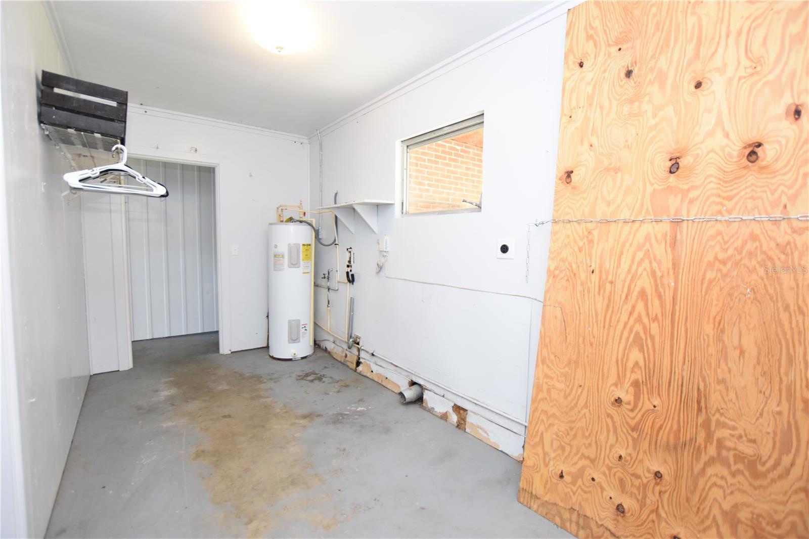 LAKE GIBSON ESTATES - Residential Lease