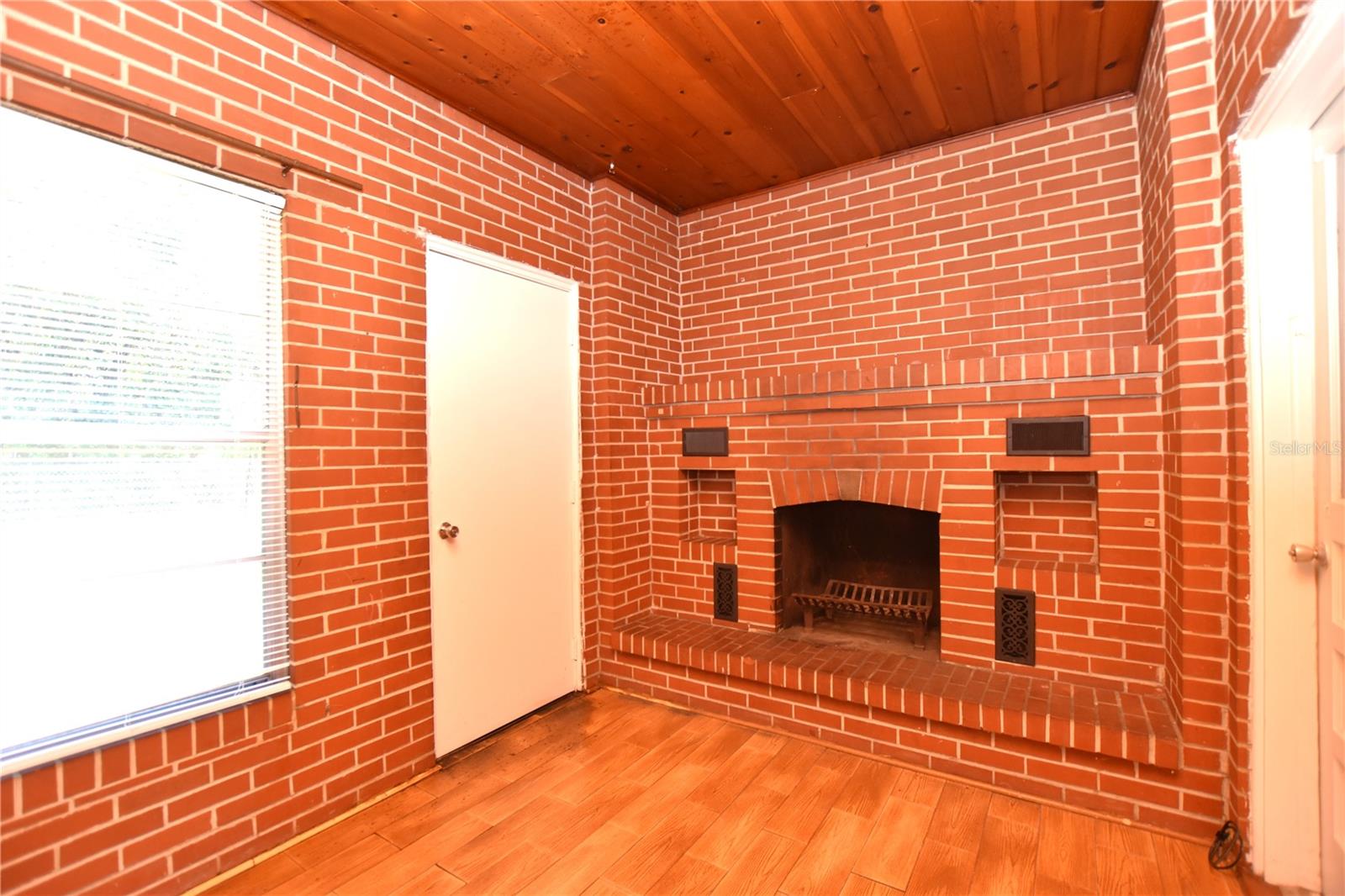 LAKE GIBSON ESTATES - Residential Lease