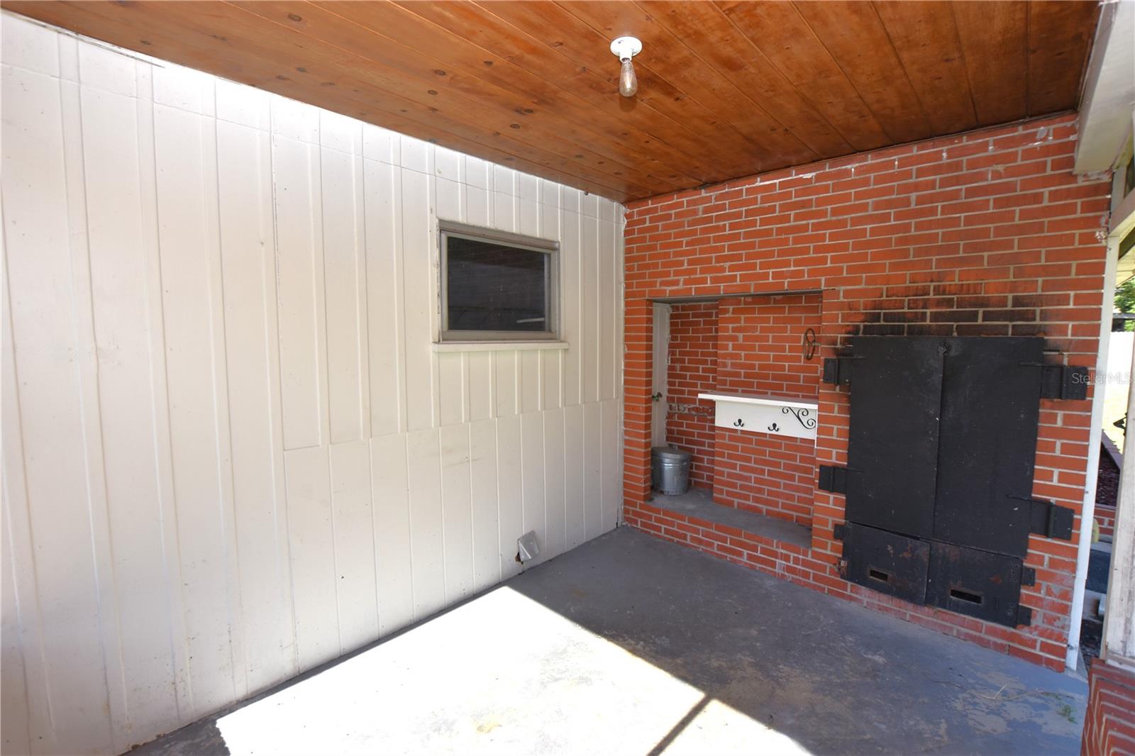 LAKE GIBSON ESTATES - Residential Lease