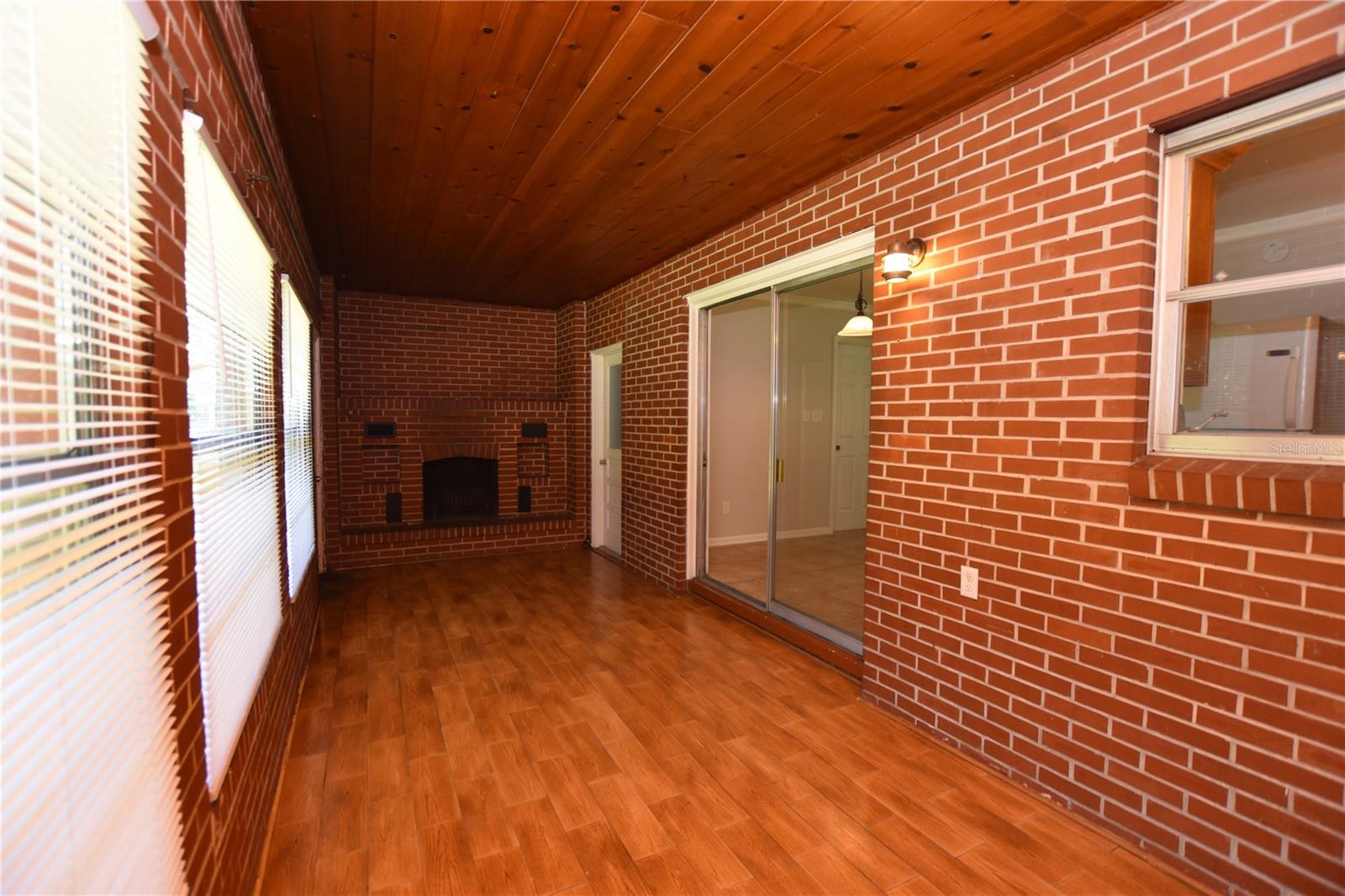 LAKE GIBSON ESTATES - Residential Lease