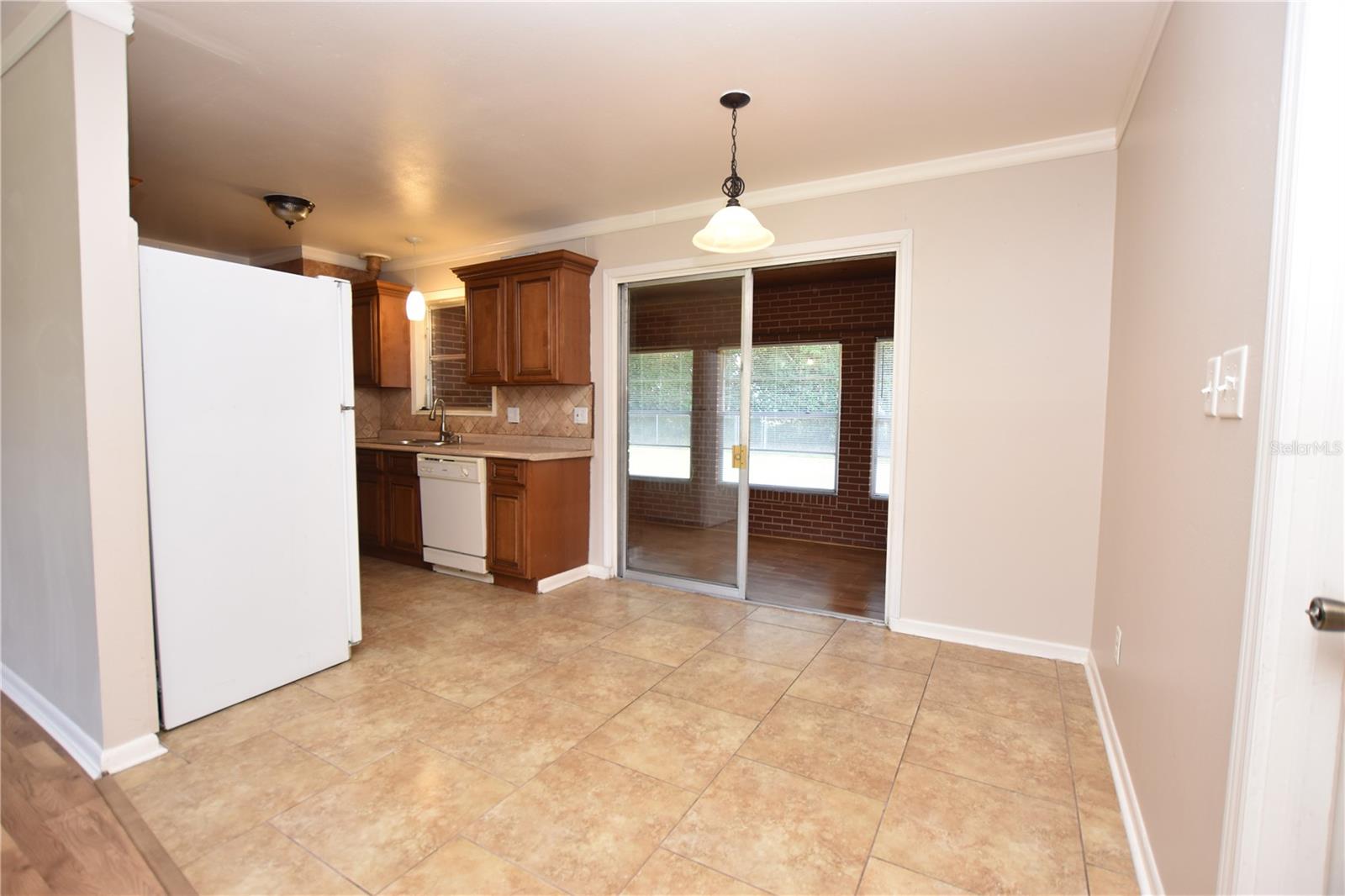 LAKE GIBSON ESTATES - Residential Lease