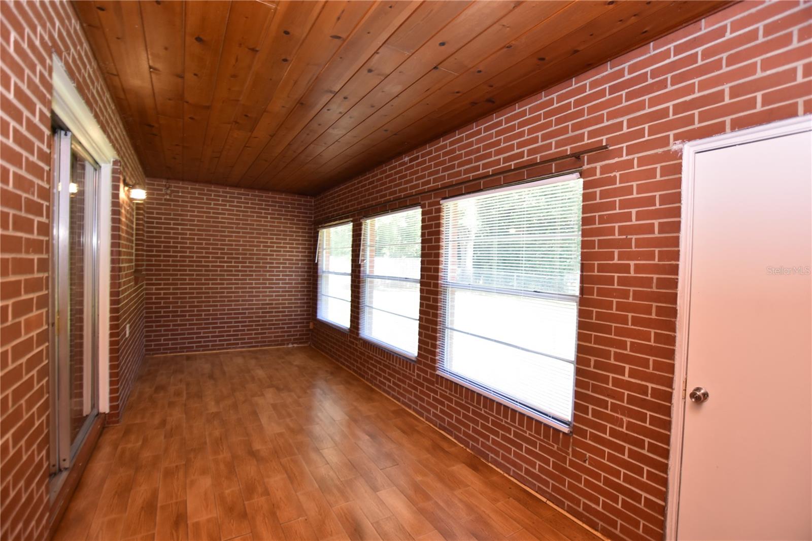 LAKE GIBSON ESTATES - Residential Lease