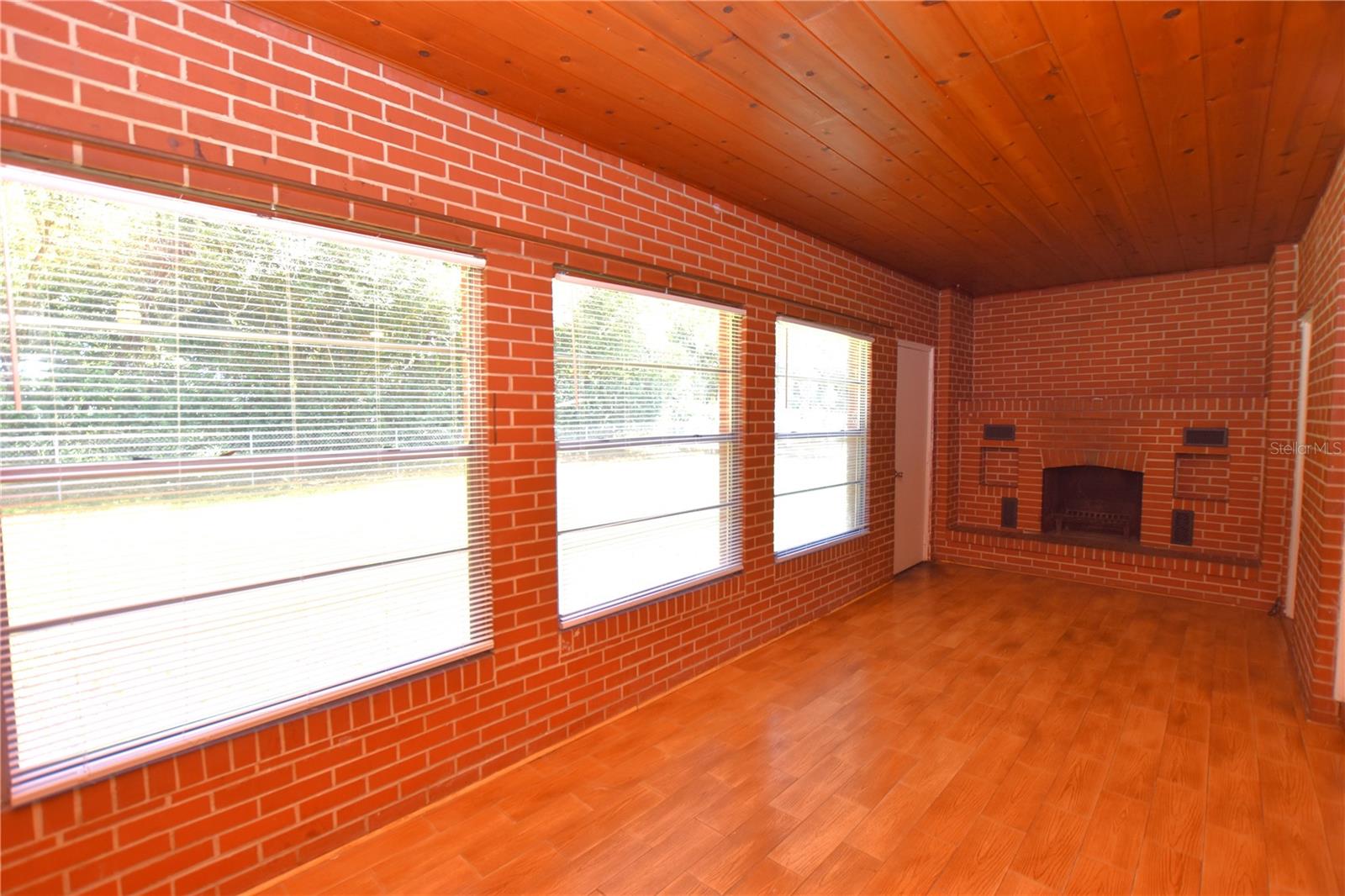 LAKE GIBSON ESTATES - Residential Lease