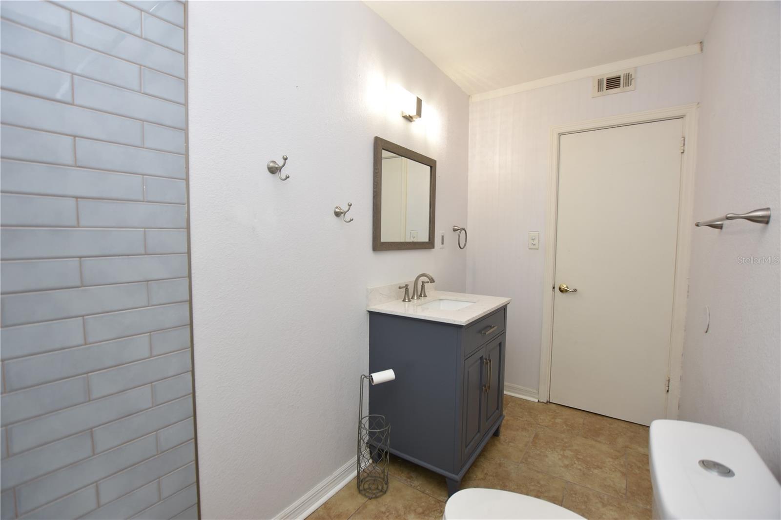 LAKE GIBSON ESTATES - Residential Lease