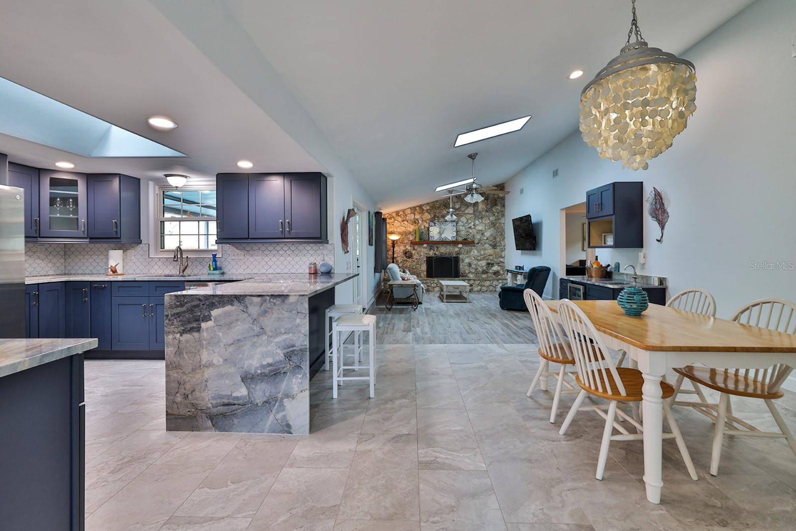 475 SPRUCEVIEW DRIVE