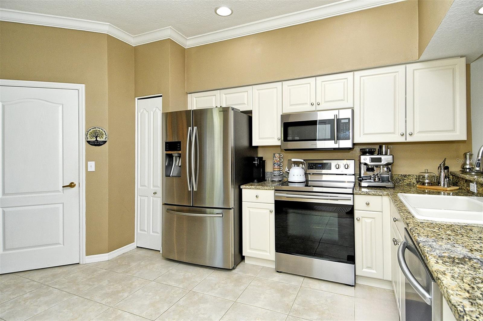 HERITAGE OAKS GOLF & COUNTRY CLUB - Residential