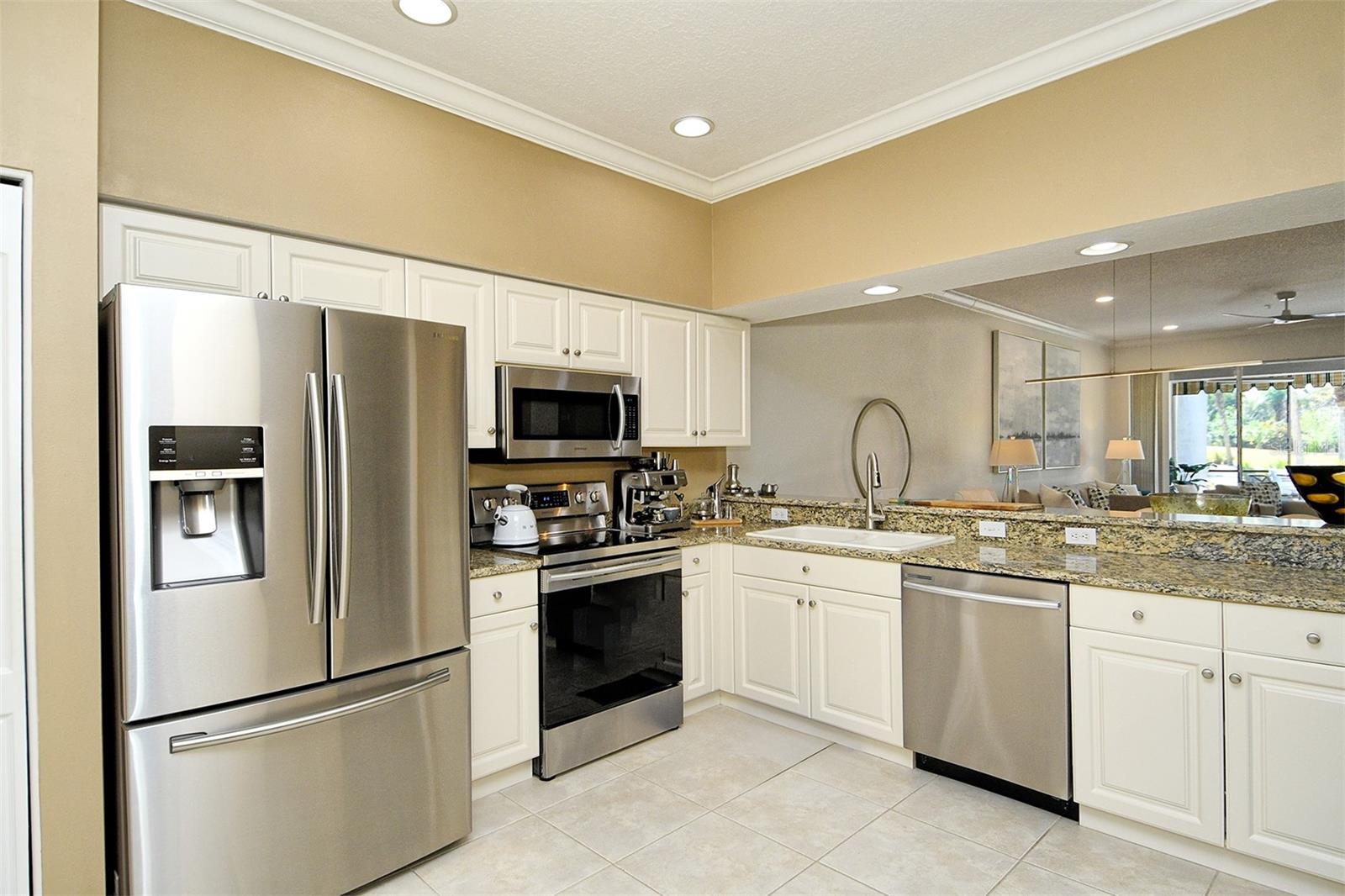 HERITAGE OAKS GOLF & COUNTRY CLUB - Residential